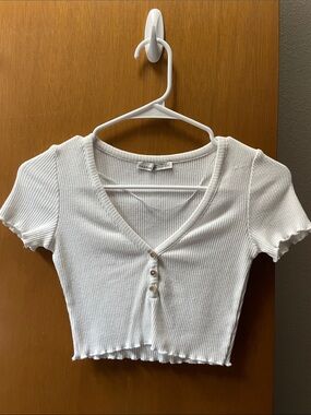 White Ribbed V-Neck Cropped Button Tee